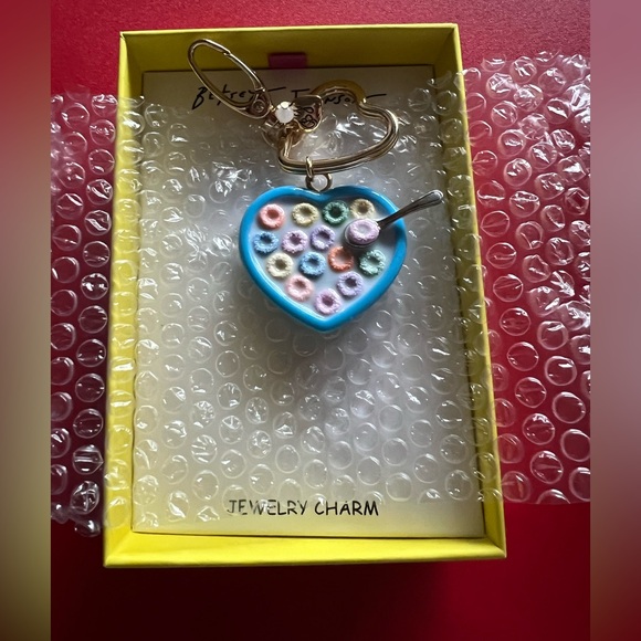 Betsey Johnson keychain - Picture 1 of 3